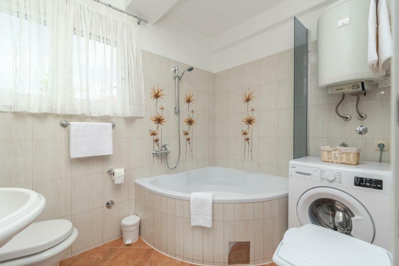 Apartment Dinka Trogir Exterior photo